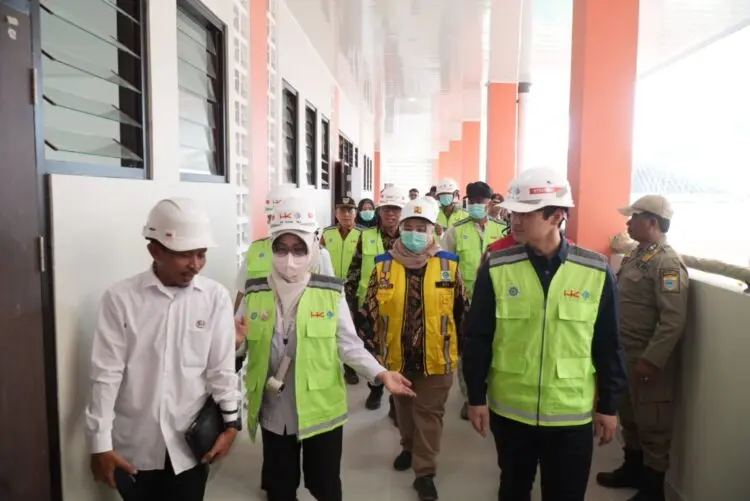 PENINJAUAN - Bupati Pandeglang Raden Dewi Setiani beserta para pihak terkait, mengunjungi Sekolah Rakyat, menjelang pelaksanaan MPLS. (ISTIMEWA)
