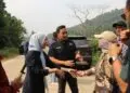 TPSA CILOWONG - Deputi III Bidang Koordinasi Keterjangkauan dan Keamanan Pangan Kementerian Koordinator (Kemenko) Bidang Pangan, Nani Hendiarti didampingi Bupati Serang Ratu Rachmatuzakiyah dan Wali Kota Cilegon Robinsar, meninjau Tempat Pembuangan Sampai Akhir (TPSA) Cilowong, Kecamatan Taktakan, Kota Serang, untuk dibangun PSEL, Sabtu (25/7/2026). (ISTIMEWA)