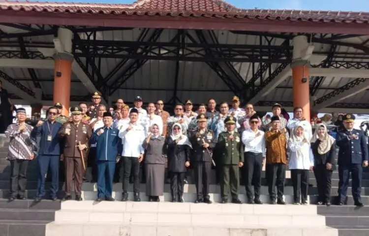 Hari Bhayangkara Ke-80, Ratusan Anggota Polres Pandeglang Penuhi Alun-alun