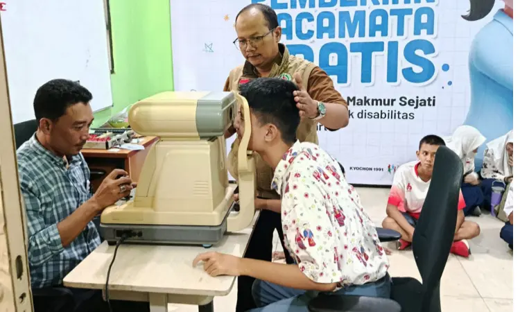 Wahana Artha Group Beri Pemeriksaan dan Kacamata Gratis untuk 100 Siswa SLBN 3 Jakarta