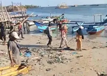 NORMAL - Aktivitas masyarakat di Kecamatan Sumur, Kabupaten Pandeglang, tetap normal, paska diguncang gempa 5,5 M, Rabu (8/7/2026). (ISTIMEWA)