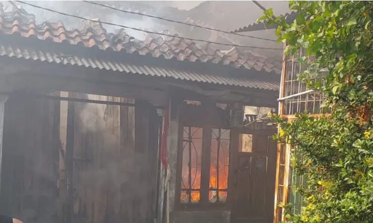 Rumah Merangkap Warung di Periuk Hangus Terbakar, Diduga Akibat Korsleting Listrik