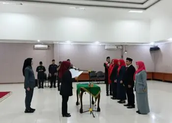 PELANTIKAN - Bupati Pandeglang Raden Dewi Setiani, melantik 4 pejabat eselon II di lingkungan Pemkab Pandeglang, Kamis (23/7/2026). (ISTIMEWA)
