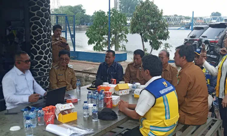 Debit Sungai Cisadane Turun, Pasokan Air Kota Tangerang Dipastikan Tetap Aman Debit Sungai Cisadane Turun, Pasokan Air Kota Tangerang Dipastikan Tetap Aman