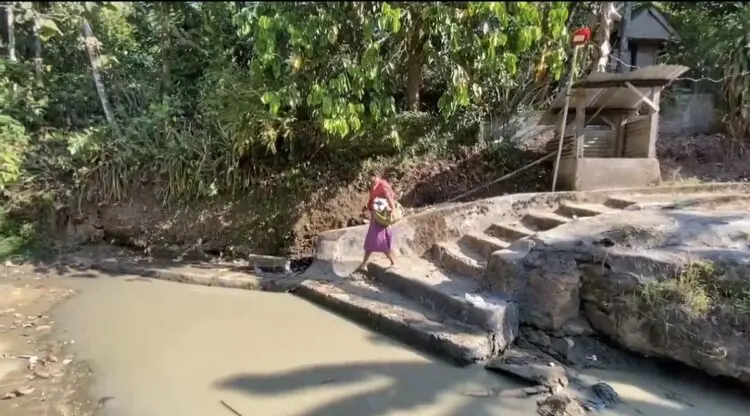 Dampak Kemarau, Warga Paja Lebak Sudah Pakai Air Keruh