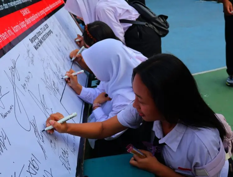 Mengawali KBM, Siswa SMK Pustek Lakukan Deklarasi dan Komitmen Bersama Peraturan Sekolah