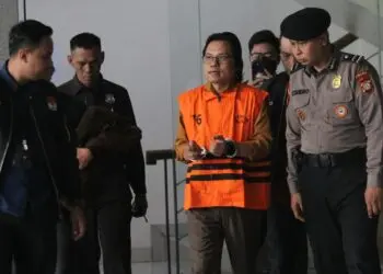 Gratifikasi Rp30 Miliar, Eks Sekjen MPR Ditahan KPK
