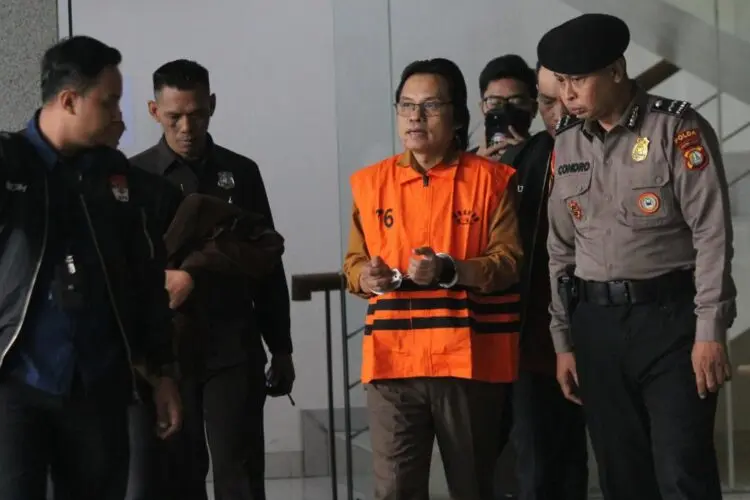 Gratifikasi Rp30 Miliar, Eks Sekjen MPR Ditahan KPK