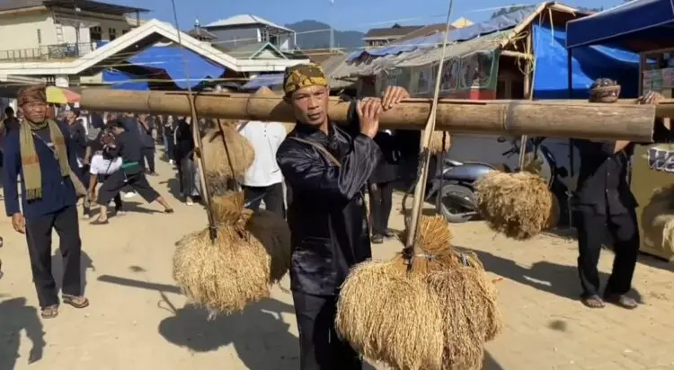 Merawat Warisan Leluhur, 341 Tahun Kasepuhan Cisitu Lebak Menjaga Hasil Bumi