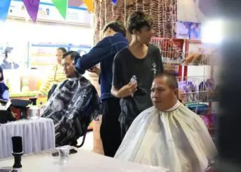 Dinsos Kota Tangerang Buka Cukur dan Pijat Bayar Seikhlasnya di Festival Cisadane