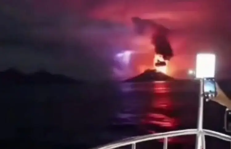 Awas Video Hoaks Erupsi Gunung Anak Krakatau