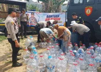 6.500 Liter Air Disalurkan ke Warga di Tigaraksa Tangerang