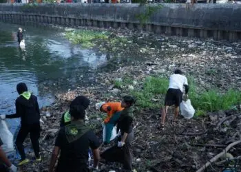 Empat Ton Sampah Diangkut dari Situ Pamulang