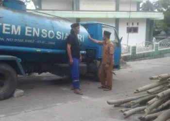 BANTUAN -- Bantuan air bersih, disalurkan ke Masjid Jami' Baitul Muflihin, di Kanpung Jeungjing RT.003/006, Kelurahan Pager Batu, Kecamatan Majasari, Kabupaten Pandeglang. (ISTIMEWA)