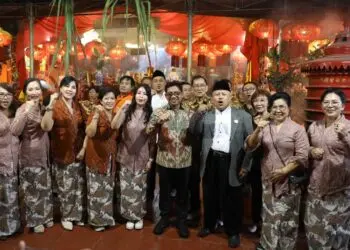 MENGHADIRI -- Wali Kota Tangerang Sachrudin, saat menghadiri dan memberikan sambutan pada peringatan YMS Kwan Im Hud Couw Mencapai Kesempurnaan, yang diselenggarakan oleh Perkumpulan Boen Tek Bio di Kompleks Klenteng Boen Tek Bio, Kawasan Pasar Lama, Kota Tangerang, Jumat (31/7/2026). (ISTIMEWA)