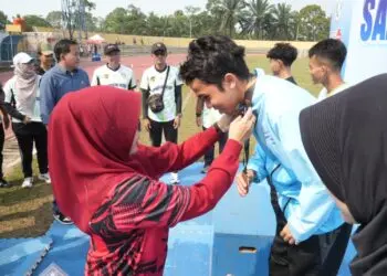 SAB CUP V -- Bupati Pandeglang Raden Dewi Setiani, menghadiri SAB Cup V Tahun 2026, di Stadion Badak Kuranten, Kecamatan Majasari, Kabupaten Pandeglang, Sabtu (1/8/2026). (ISTIMEWA)