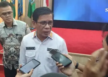 MEMBERIKAN KETERANGAN : Kepala Kanwil BPN Provinsi Banten, Harison Mocodompis, memberikan keterangan kepada wartawan di pendopo Gubernur Banten, Selasa (4/8/2026). (ADIB FAHRI/SATELITNEWS.COM)