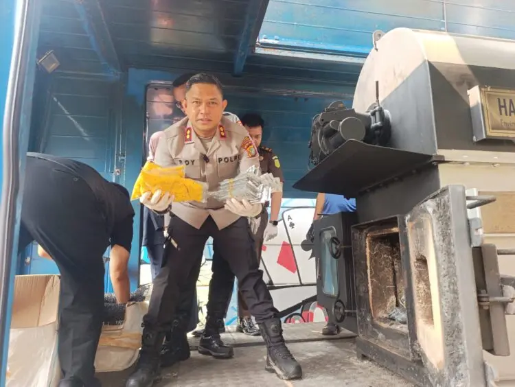 Polres Tangsel Musnahkan 46 Juta Butir Obat Keras, Dua Tersangka Ditangkap