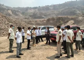 SIDAK - Tim Dinas Lingkungan Hidup (DLH), Satuan Polisi Pamong Praja (Satpol PP) Kabupaten Serang dan Dinas Energi dan Sumber Daya Mineral (ESDM) Provinsi Banten, melakukan inspeksi mendadak atau sidak aktivitas tambang di Kecamatan Bojonegara dan Pulo Ampel, Kamis (6/8/2026). (ISTIMEWA)