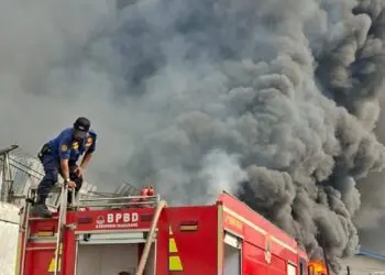 3 Gudang Terbakar di Kosambi, Petugas Terkendala Pasokan Air