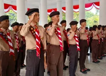 PELEPASAN -- Sekretaris Daerah (Sekda) Kabupaten Serang, Zaldi Dhuhana, melepas Kontingen Gerakan Pramuka Kabupaten Serang yang akan mengikuti Jambore Nasional (Jamnas) XII Gerakan Pramuka Tahun 2026, di Bumi Perkemahan dan Graha Wisata Pramuka (Buperta) Cibubur, Jakarta Timur. Pelepasan kontingen dilaksanakan di Pendopo Bupati Serang, Senin (10/8/2026). (ISTIMEWA)