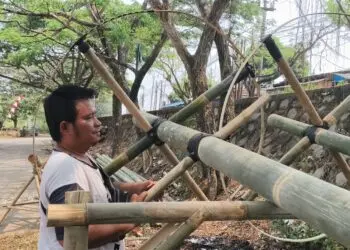 Jelang HUT RI, Pedagang Bambu di Tigaraksa Tangerang Kebanjiran Order