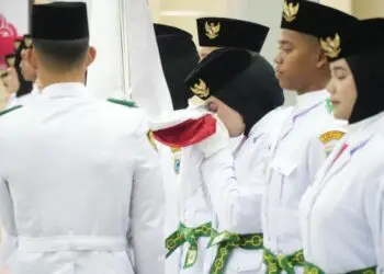 PENGUKUHAN -- Para anggota Paskibraka Kabupaten Pandeglang, dikukuhkan oleh Bupati Pandeglang Raden Dewi Setiani, di Pendopo Bupati. (ISTIMEWA)