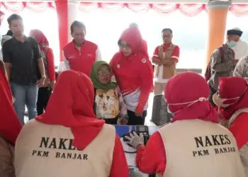 PELAYANAN CKG -- Pemkab Pandeglang menggelar pelayanan CKG di Pancaniti Alun-alun Pandeglang, bersamaan dengan momen Car Free Day (CFD), Minggu (16/8/2026). (ISTIMEWA)