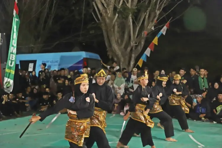 Songsong Festival Anyer - Panarukan, Camat Anyar Satukan Seni Budaya Silat dan Debus