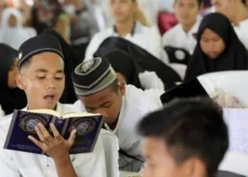 Ilustrasi seorang anak sedang membaca Al Qur'an. (ISTIMEWA)