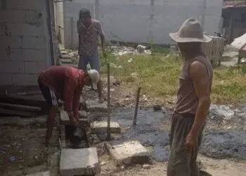 HUT RI ke-81, Warga Alang Besar Desa Kebon Cau Tangerang Bersihkan Lingkungan