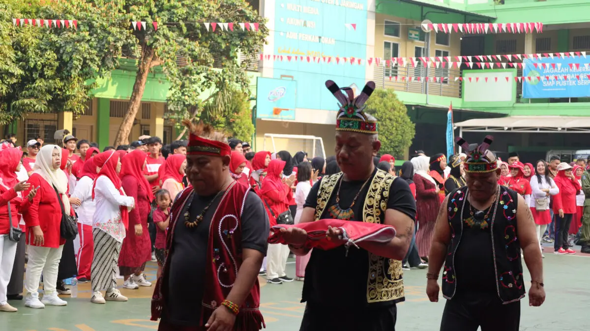 Euforia Warga Pondok Jagung Meriahkan HUT Kemerdekaan Republik Indonesia Ke-81 Dengan Upacara Bendera Euforia Warga Pondok Jagung Meriahkan HUT Kemerdekaan Republik Indonesia Ke-81 Dengan Upacara Bendera