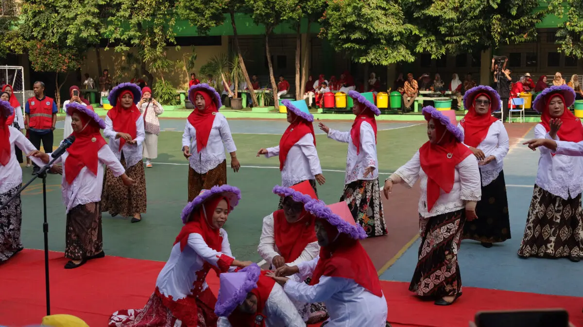 Euforia Warga Pondok Jagung Meriahkan HUT Kemerdekaan Republik Indonesia Ke-81 Dengan Upacara Bendera Euforia Warga Pondok Jagung Meriahkan HUT Kemerdekaan Republik Indonesia Ke-81 Dengan Upacara Bendera