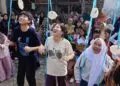 IKUT LOMBA : Sejumlah warga Jepang mengikuti lomba pada puncak perayaan HUT RI 17 Agustus 2026 di Kampung Suarna, Desa Batukuwung, Kecamatan Padarincang, Kabupaten Serang. (ISTIMEWA)