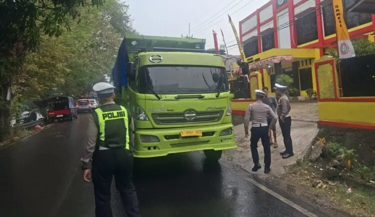 Tim Satlantas Polres Pandeglang Tindak Tegas Kendaraan Sumbu III