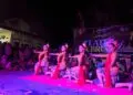 PEMENTASAN -- Kesenian Tradisional Ubrug, pentas di salah satu kampung di wilayah Kabupaten Pandeglang, dalam rangka memeriahkan HUT Kemerdekaan RI. (ISTIMEWA)