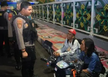 PATROLI GABUNGAN : Personel gabungan melakukan patroli di beberapa titik di Kota Serang. (ISTIMEWA)