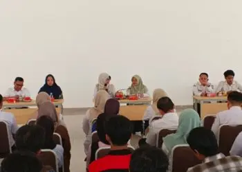 RAPAT PERSIAPAN -- Bupati Pandeglang Raden Dewi Setiani, memimpin langsung rapat persiapan Masa Pengenalan Lingkungan Sekolah (MPLS) Sekolah Rakyat (SR) Terintegrasi 1 Pandeglang, di Gedung Serbaguna Sekolah Rakyat, Kecamatan Cadasari. (ISTIMEWA)