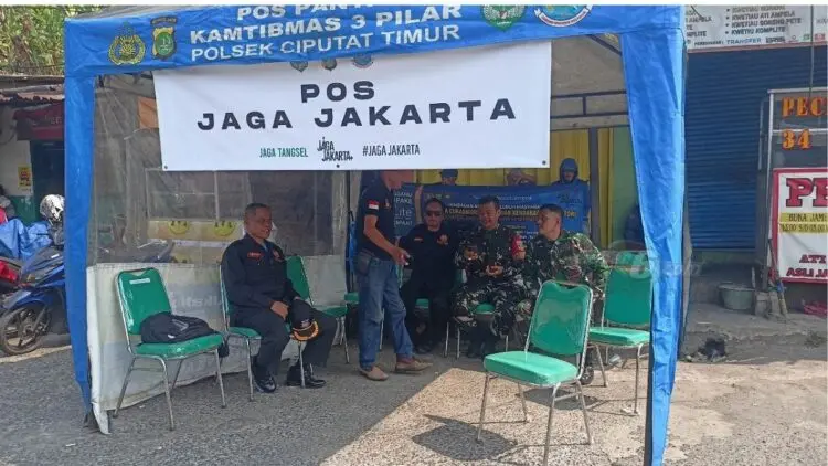 Pos Jaga Jakarta di Flyover Ciputat Sediakan Layanan Ganti Oli Gratis untuk Ojol