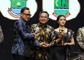 Komitmen Tingkatkan SDM Lewat Beasiswa, Pemkab Tangerang Raih Penghargaan