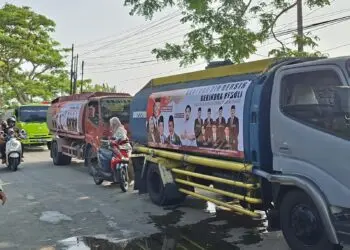 BANTUAN AIR BERSIH -- DPC Partai Gerindra Kabupaten Serang bersama Tunas Indonesia Raya (Tidar) Provinsi Banten, mendistribusikan sekitar 80.000 liter air bersih kepada masyarakat yang terdampak kekeringan di sejumlah desa di Kecamatan Pontang dan Kecamatan Tirtayasa, Minggu (30/8/2026). (ISTIMEWA)