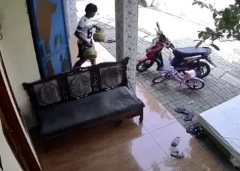 Hitungan Detik, Dua Remaja Curi Tabung Gas di Pondok Aren