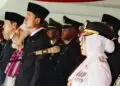 INSPEKTUR UPACARA - Bupati Pandeglang Raden Dewi Setiani, selaku inspektur upacara peringatan HUT Ke-81 Kemerdekaan RI, Senin (17/8/2026). (MARDIANA/SATELITNEWS.COM)