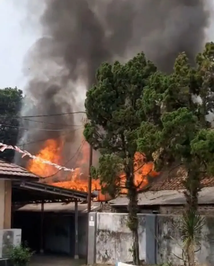 2 Rumah dan 1 Rumah Makan di Pandeglang Terbakar, Kerugian Capai Rp200 Juta Lebih