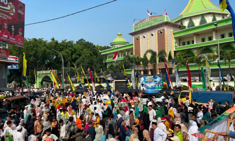 Ribuan Warga Meriahkan Maulid Nusantara, Gunungan Jadi Rebutan