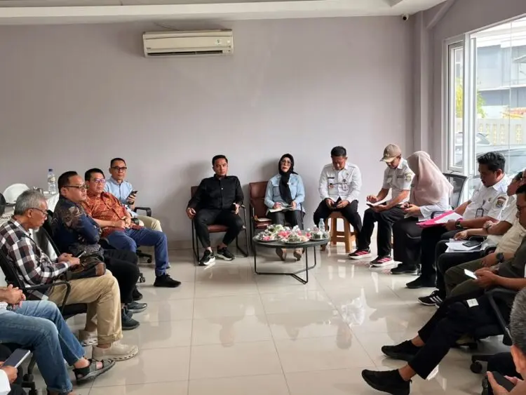 Warga Citra Raya Resah Bau Menyengat, DPRD Inspeksi Pabrik Oli Bekas