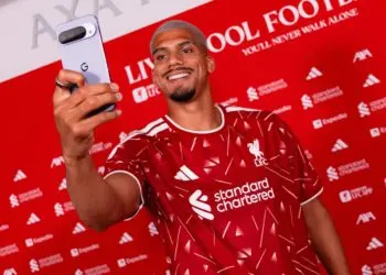 Ronald Araujo Berseragam Liverpool