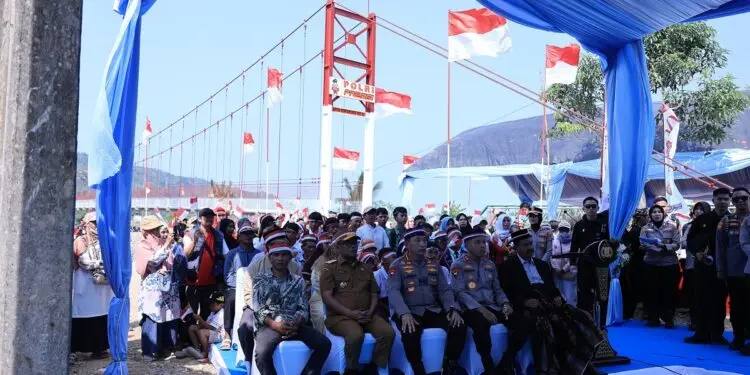 Kapolri Resmikan Jembatan Merah Putih Presisi dari Lebak