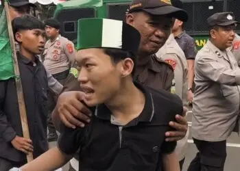 Desak Usut Dugaan Jual Beli Titik Dapur SPPG, Massa Nyaris Adu Jotos dengan Petugas Kejari Lebak