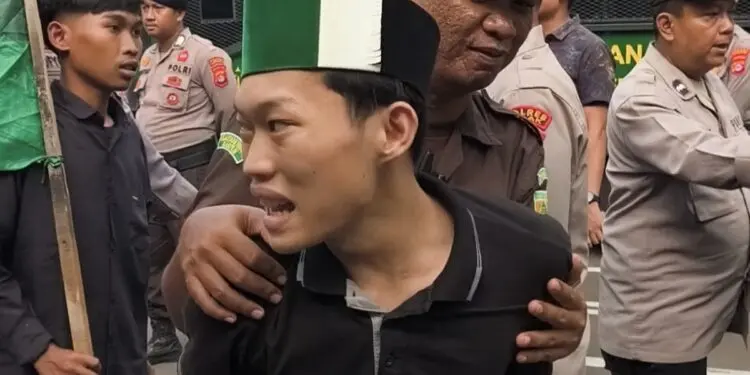 Desak Usut Dugaan Jual Beli Titik Dapur SPPG, Massa Nyaris Adu Jotos dengan Petugas Kejari Lebak